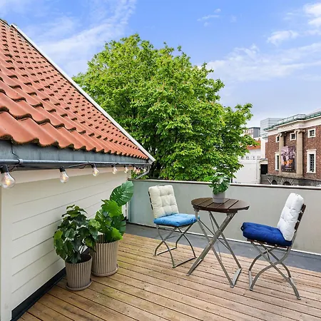 Charming Rooftop In Heart Of Apartment *