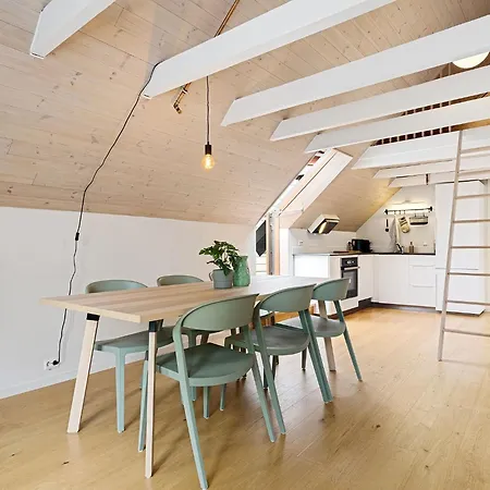 아파트 Charming Rooftop In Heart Of 스타방에르