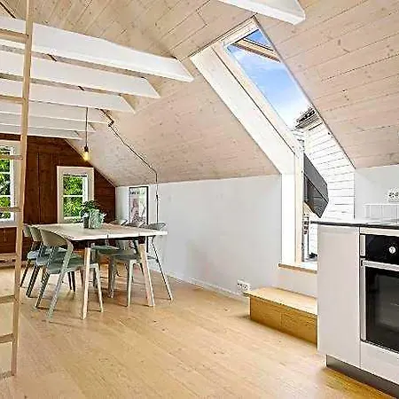 Apartman Charming Rooftop In Heart Of