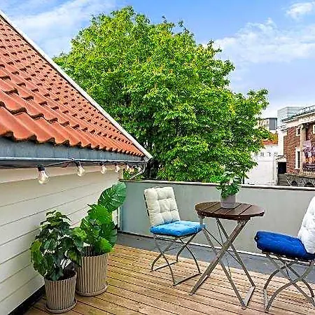 Apartman Charming Rooftop In Heart Of