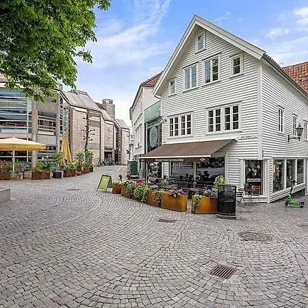 Charming Rooftop In Heart Of Apartamento